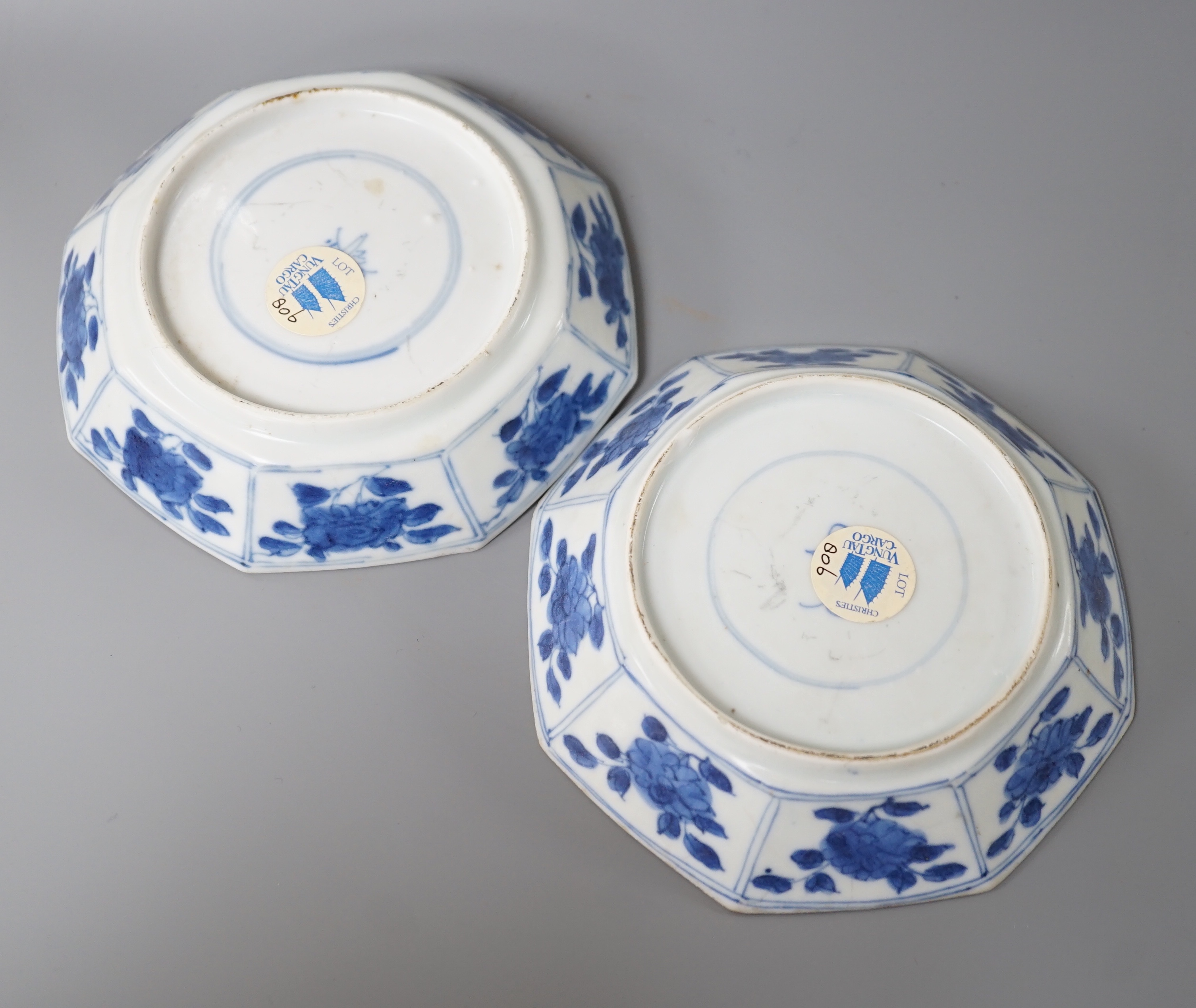 A pair of Chinese blue and white octagonal Vung Tau cargo dishes, 13 cms diameter.
